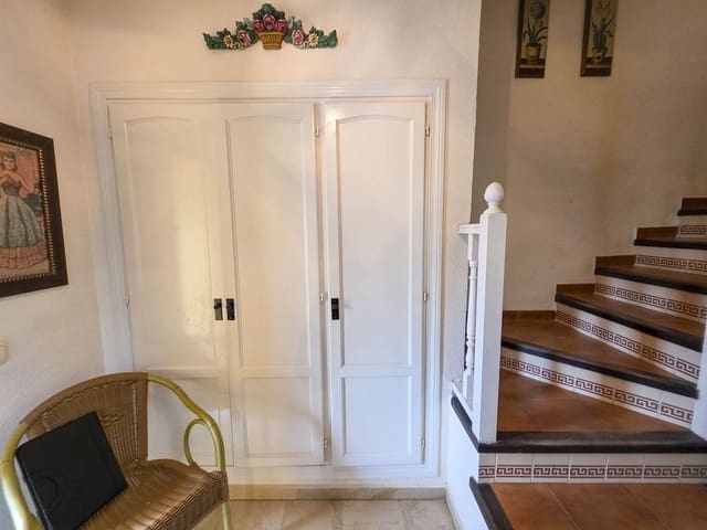 5 sypialnia Dom na sprzedaż w Bahia de Casares, Casares z basenem garażem - 630 000 € (Ref: 9637410)