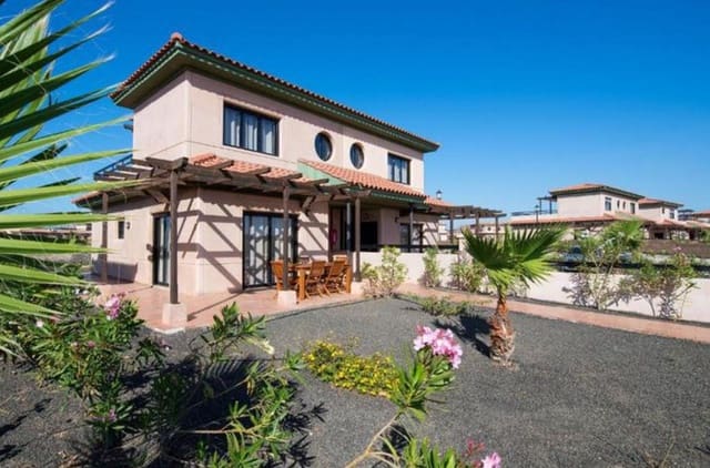 3 makuuhuone Rivitalo myytävänä paikassa Lajares, La Oliva mukana uima-altaan - 245 000 € (Ref: 9637412)