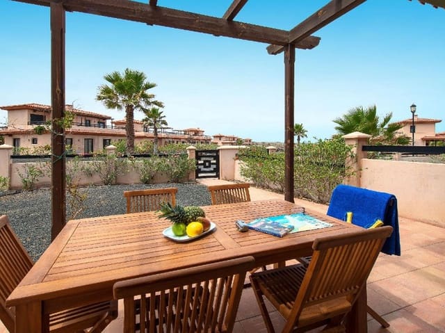 Adosado de 3 habitaciones en Lajares, La Oliva en venta con piscina - 245.000 € (Ref: 9637412)