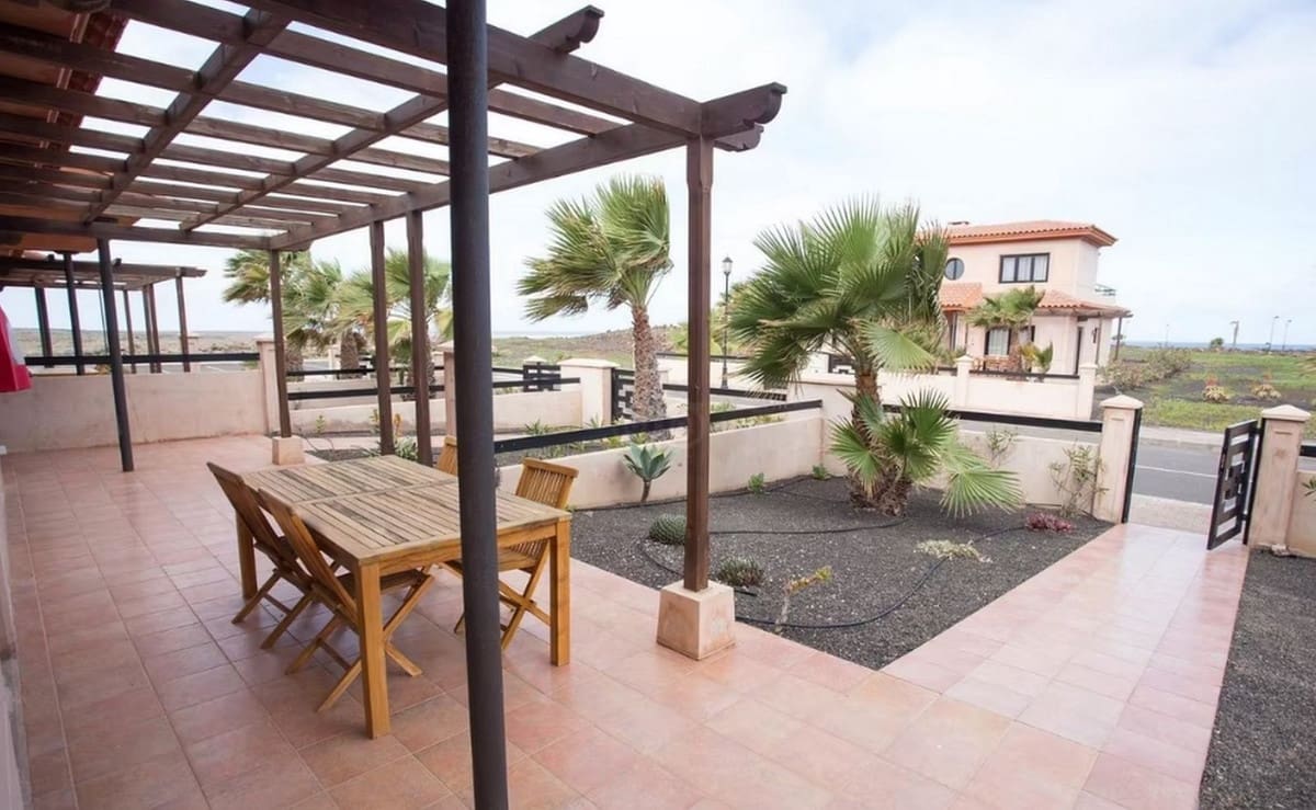 3 bedroom Terraced Villa for sale in Lajares with pool - € 245,000 (Ref: 9637412)