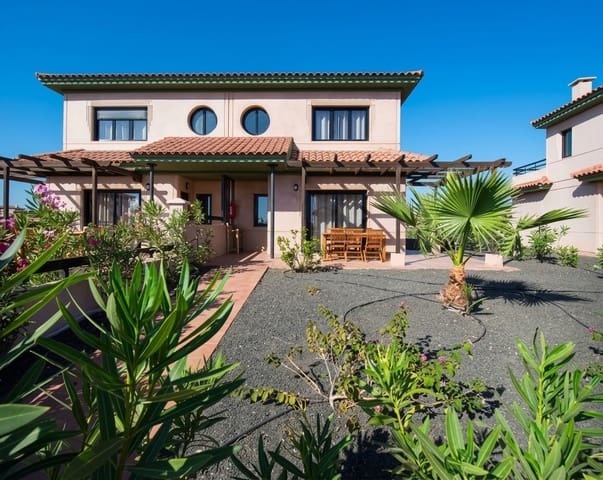 3 chambre Villa/Maison Mitoyenne à vendre à Lajares, La Oliva avec piscine - 245 000 € (Ref: 9637412)