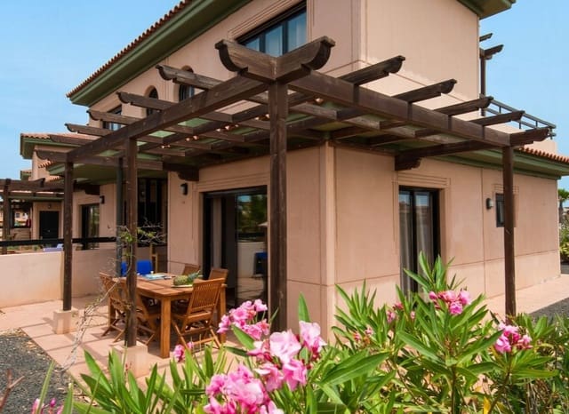 3 chambre Villa/Maison Mitoyenne à vendre à Lajares, La Oliva avec piscine - 245 000 € (Ref: 9637412)