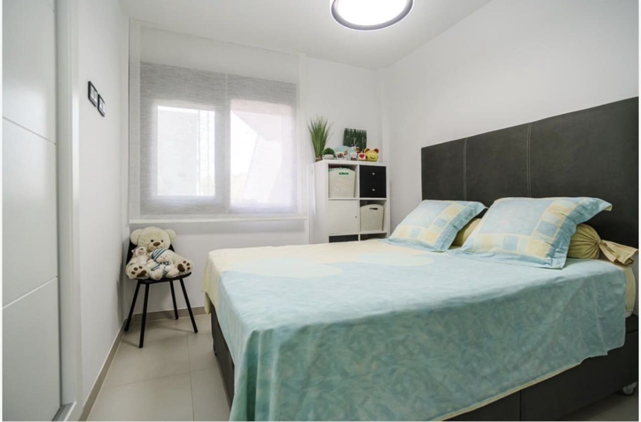 2 soveværelse Lejlighed til salg i Pilar de la Horadada med garage - € 299.950 (Ref: 9639330)