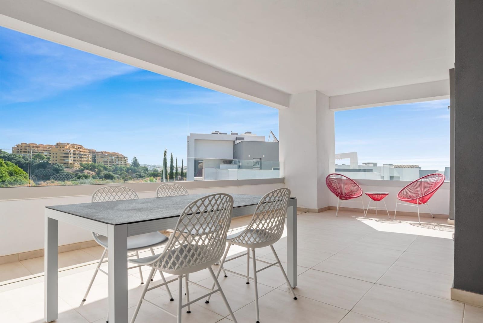 Ático de 2 habitaciones en New Golden Mile en venta con piscina - 495.000 € (Ref: 9639335)