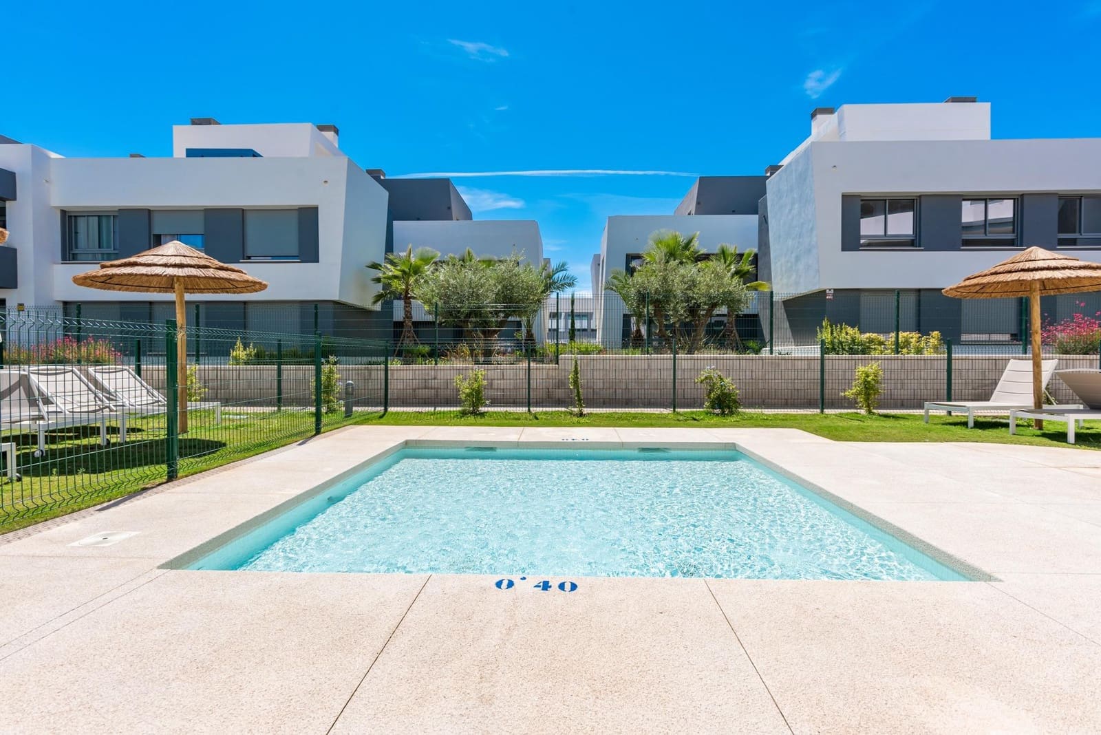 Ático de 2 habitaciones en New Golden Mile en venta con piscina - 495.000 € (Ref: 9639335)