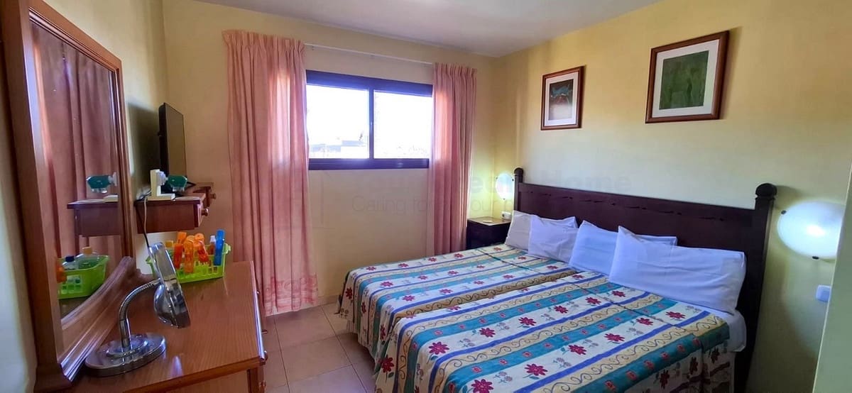 1 bedroom Apartment for sale in Corralejo with pool - € 195,000 (Ref: 9647956)