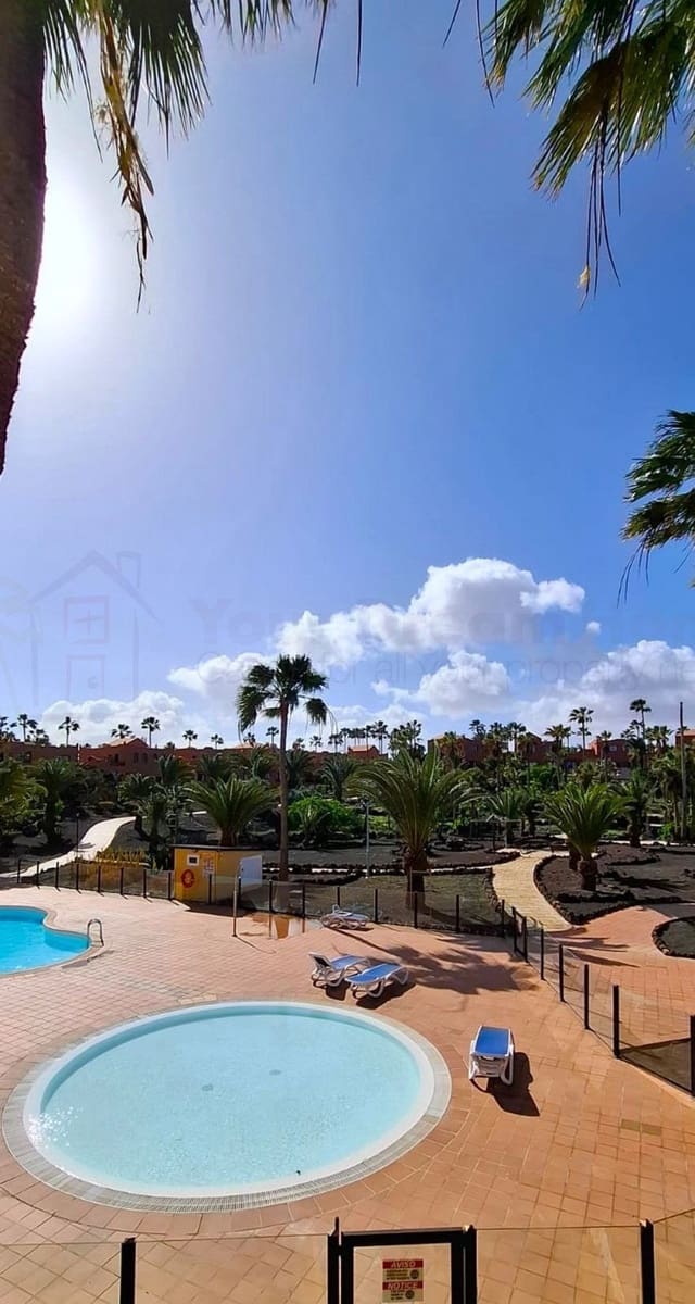 1 bedroom Apartment for sale in Corralejo with pool - € 195,000 (Ref: 9647956)