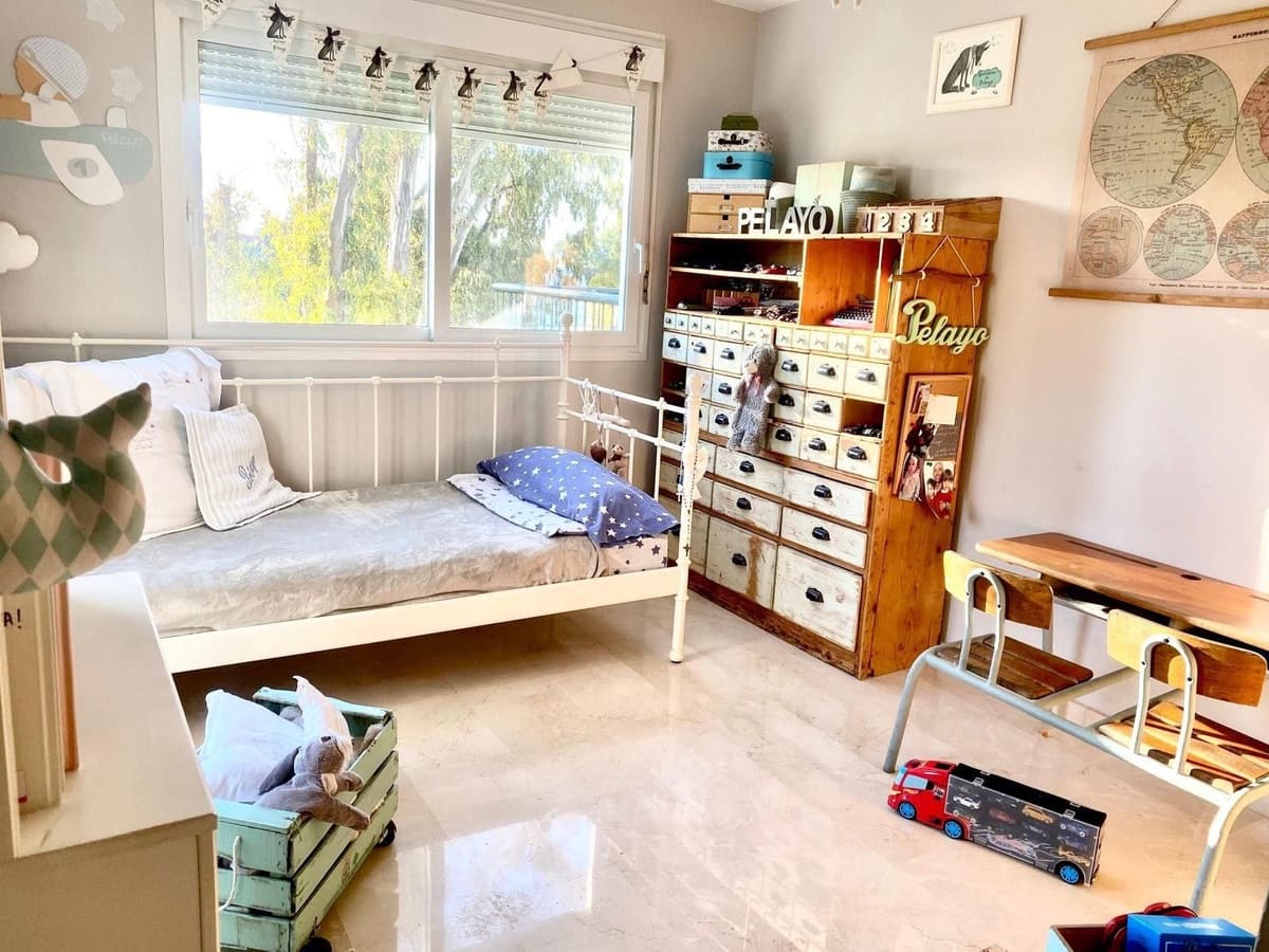 5 bedroom Apartment for sale in Guadalmina with pool - € 750,000 (Ref: 9647958)