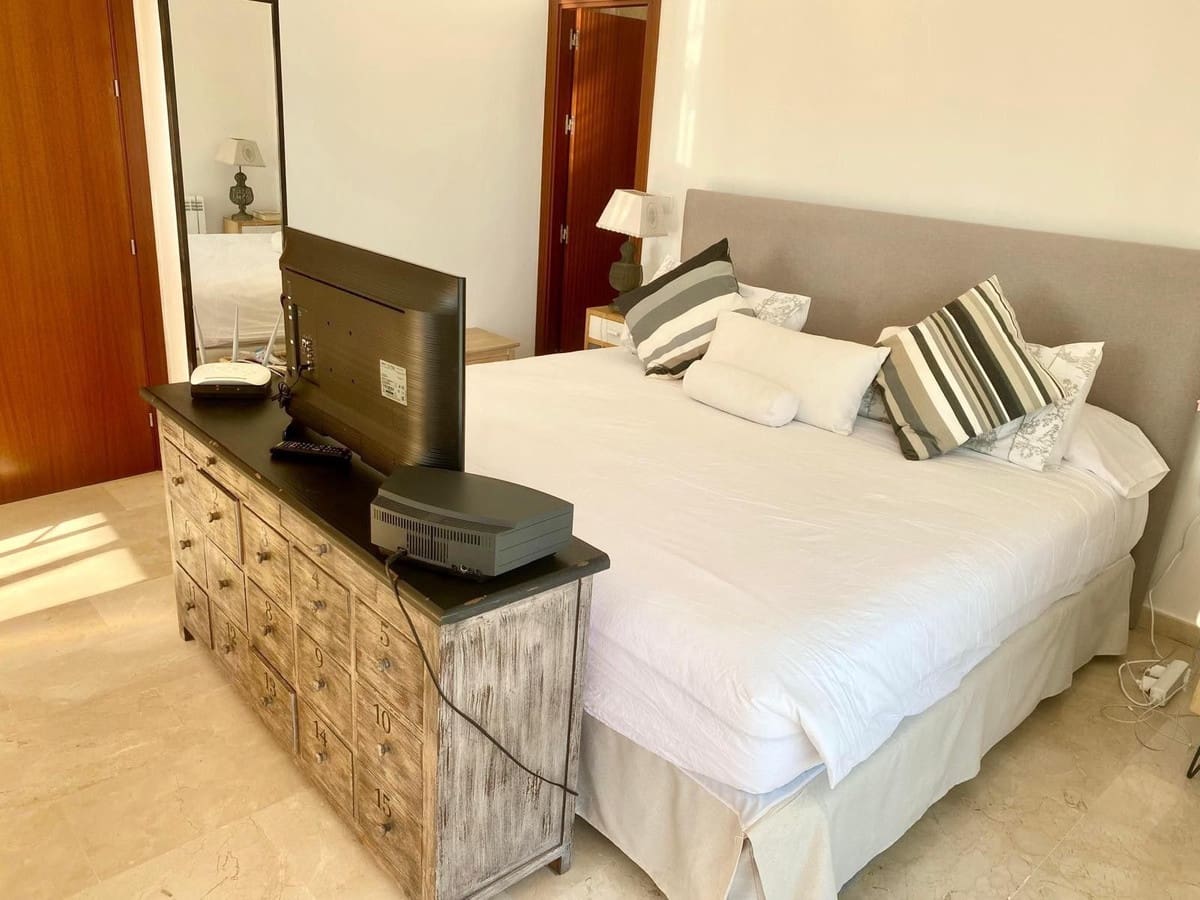 5 bedroom Apartment for sale in Guadalmina with pool - € 750,000 (Ref: 9647958)