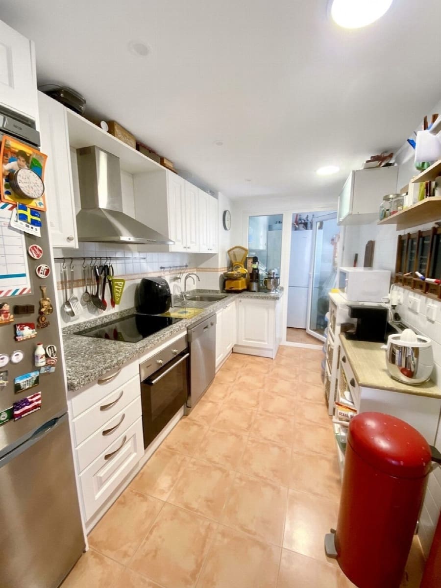 5 bedroom Apartment for sale in Guadalmina with pool - € 750,000 (Ref: 9647958)