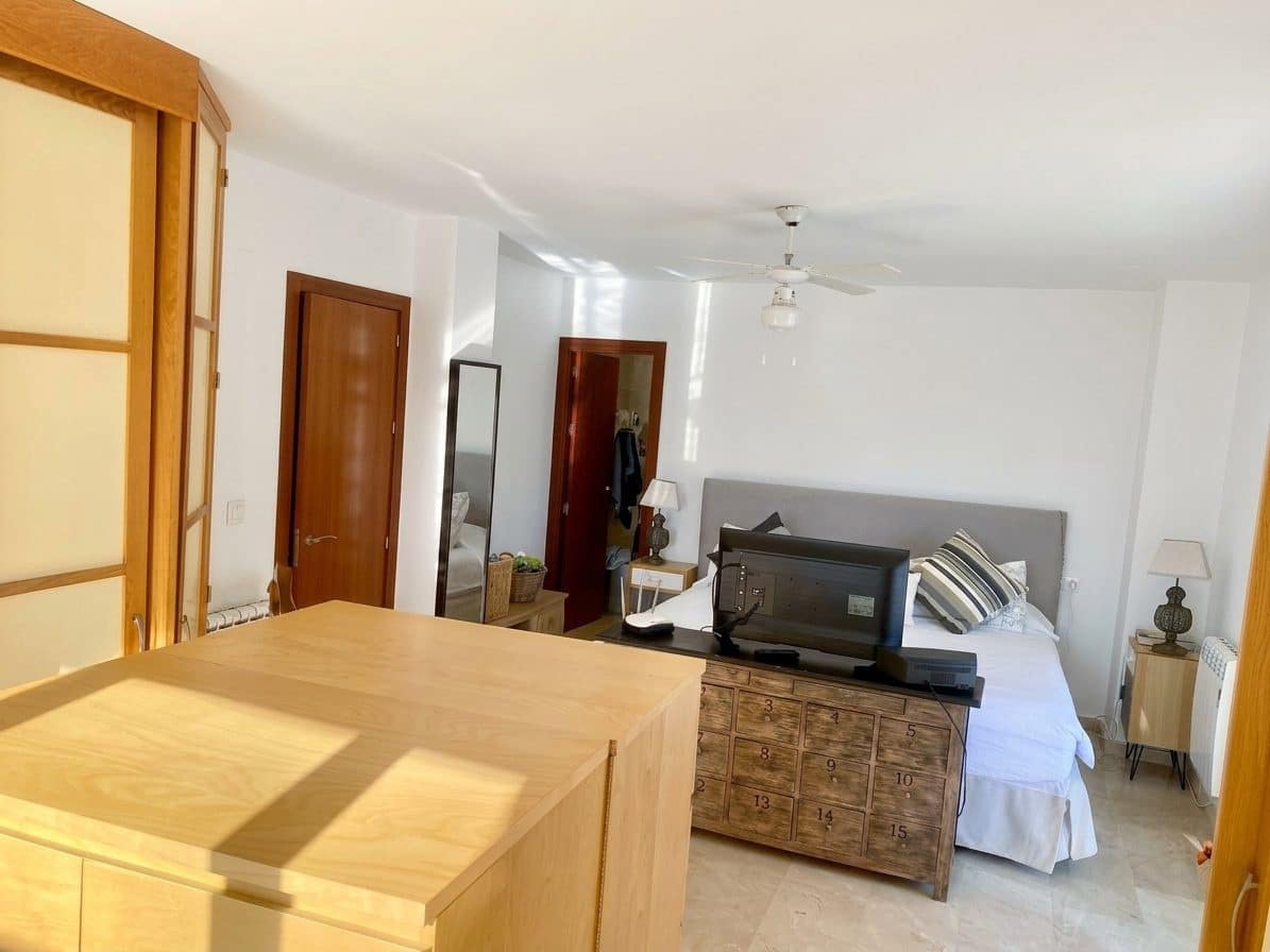 5 bedroom Apartment for sale in Guadalmina with pool - € 750,000 (Ref: 9647958)