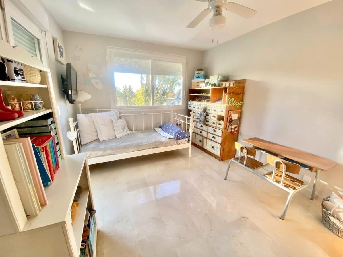 5 bedroom Apartment for sale in Guadalmina with pool - € 750,000 (Ref: 9647958)