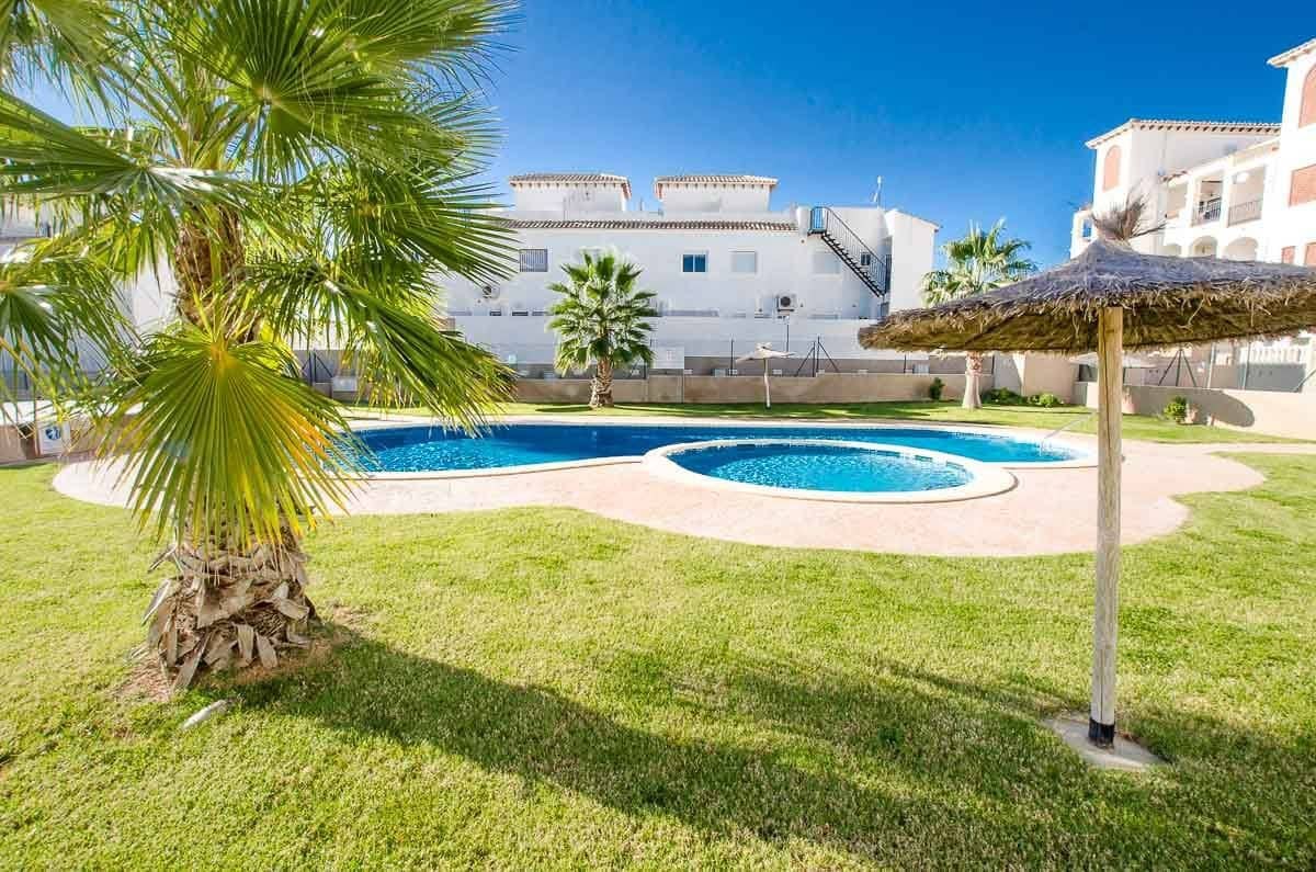 2 soverom Bungalow til salgs i Orihuela Costa med svømmebasseng - € 174 900 (Ref: 9647962)