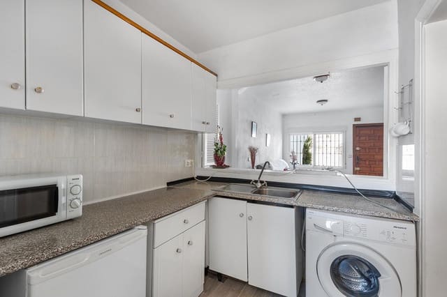 2 soveværelse Byhus til salg i Avenida Habaneras - Curva de Palangre, Torrevieja med swimmingpool - € 150.000 (Ref: 9647973)