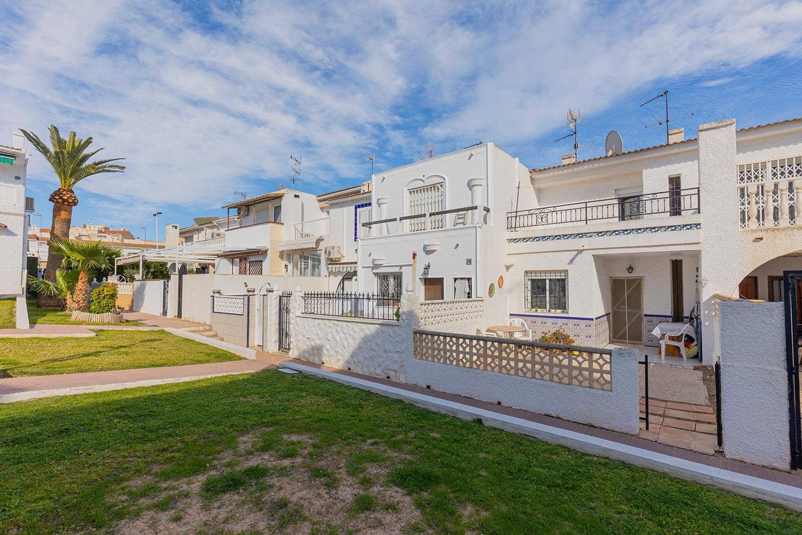 2 soveværelse Byhus til salg i Torrevieja med swimmingpool - € 150.000 (Ref: 9647973)