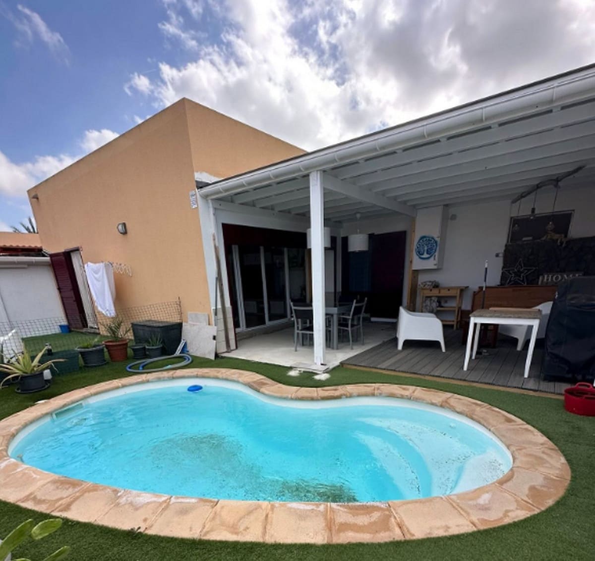 3 sypialnia Willa na sprzedaż w Corralejo z basenem garażem - 338 000 € (Ref: 9647977)