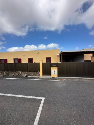 3 sypialnia Willa na sprzedaż w Corralejo, La Oliva z basenem garażem - 338 000 € (Ref: 9647977)