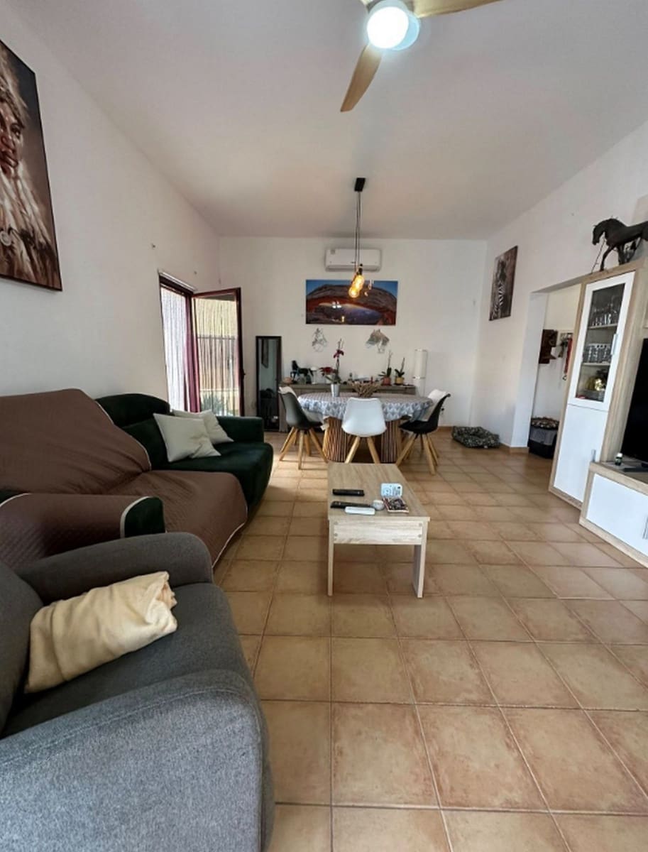 3 sypialnia Willa na sprzedaż w Corralejo z basenem garażem - 338 000 € (Ref: 9647977)