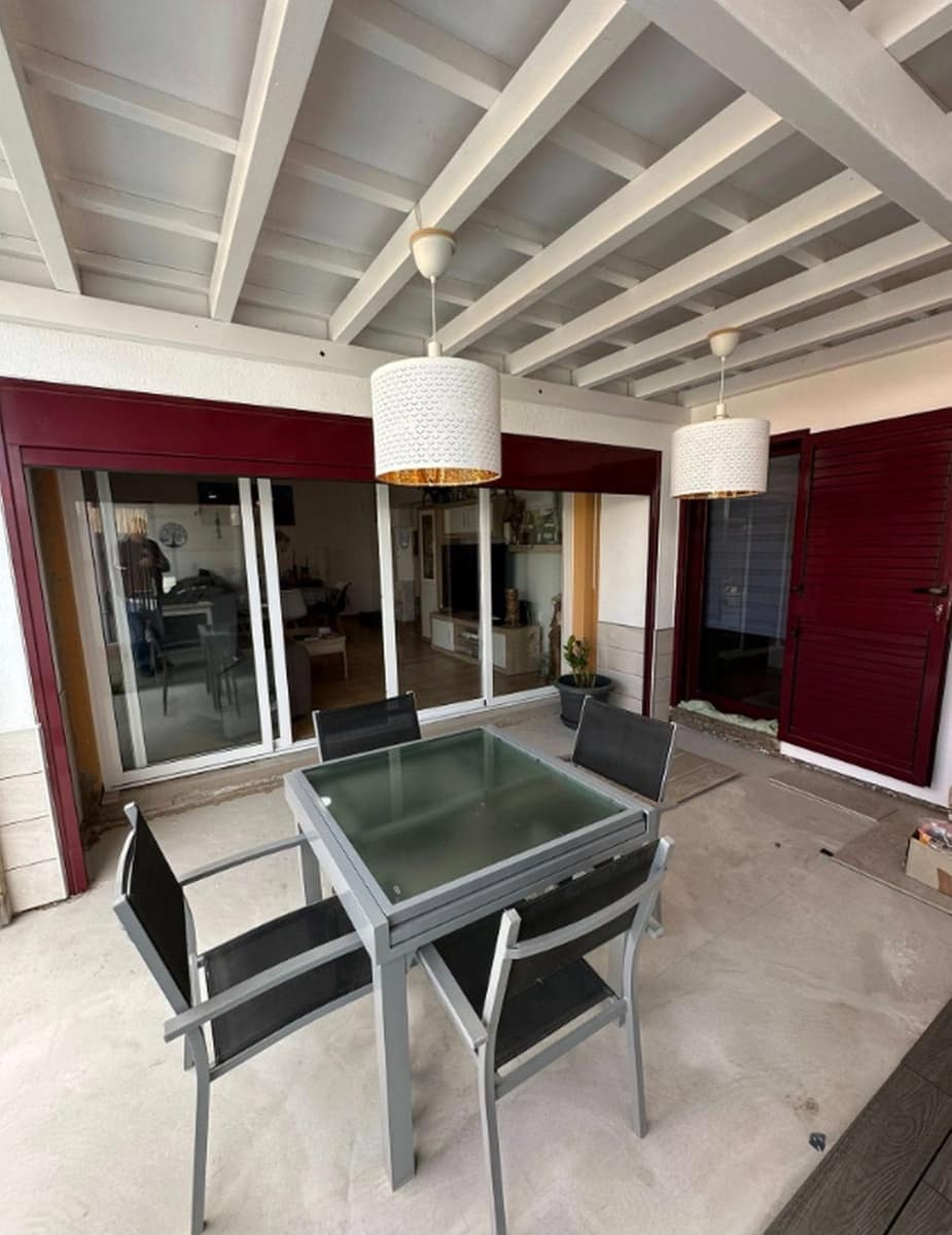 3 sypialnia Willa na sprzedaż w Corralejo z basenem garażem - 338 000 € (Ref: 9647977)