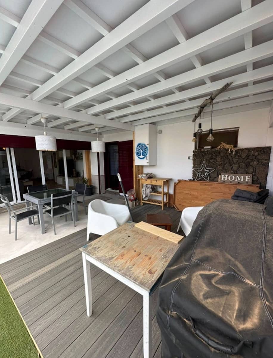 3 sypialnia Willa na sprzedaż w Corralejo z basenem garażem - 338 000 € (Ref: 9647977)