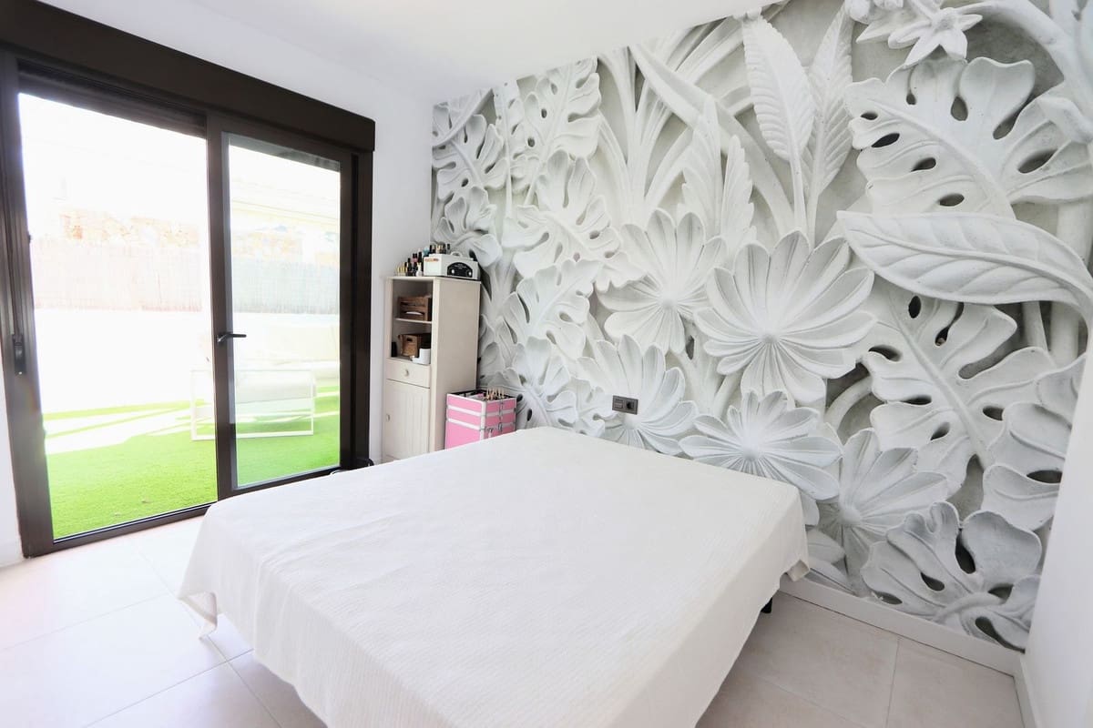 3 Zimmer Villa zu verkaufen in Orihuela Costa mit Pool Garage - 360.000 € (Ref: 9647978)