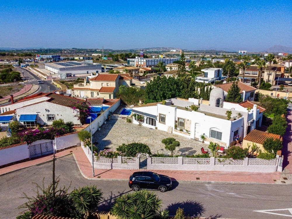 4 chambre Villa/Maison à vendre à Ciudad Quesada avec piscine garage - 406 000 € (Ref: 9651787)