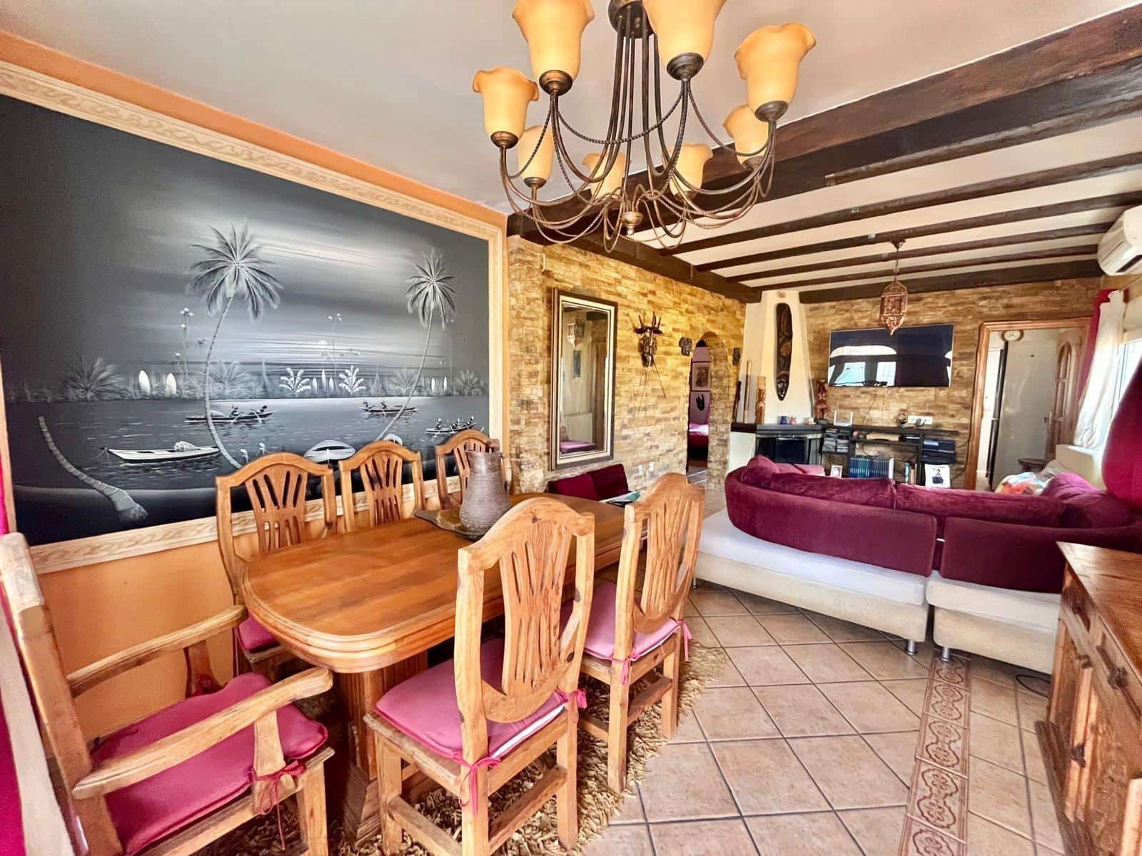 Chalet de 2 habitaciones en Torrevieja en venta con piscina - 318.000 € (Ref: 9651793)