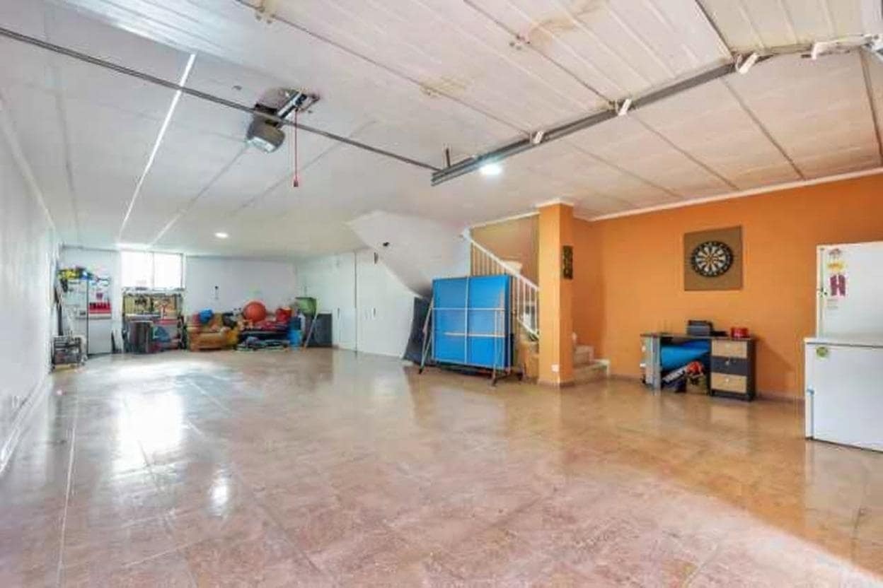 4 bedroom Villa for sale in Torrevieja with pool - € 499,000 (Ref: 9655883)