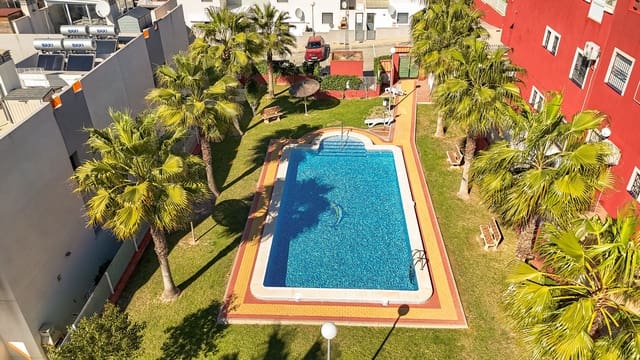2 chambre Bungalow à vendre à Punta Prima, Torrevieja avec piscine - 265 000 € (Ref: 9655884)