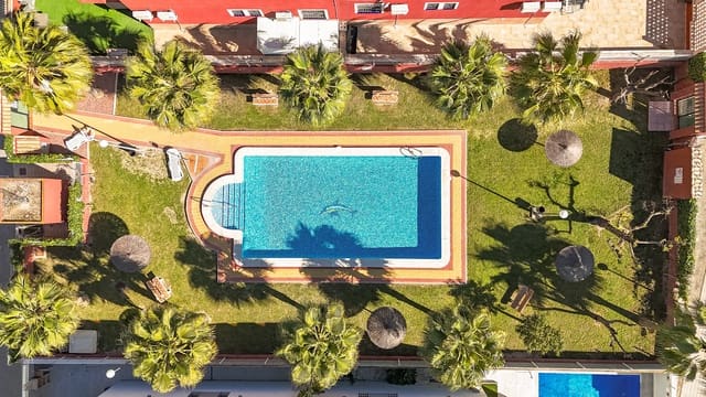 2 chambre Bungalow à vendre à Punta Prima, Torrevieja avec piscine - 265 000 € (Ref: 9655884)