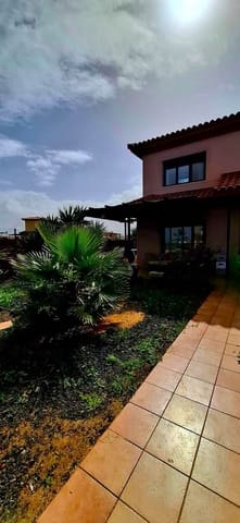 3 soverom Hus til salgs i Lajares, La Oliva med svømmebasseng - € 330 000 (Ref: 9659257)