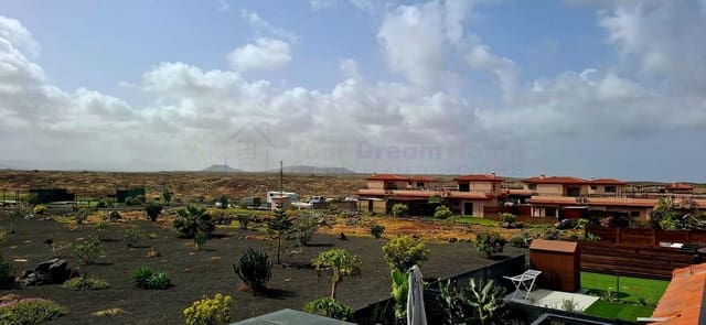 3 soverom Hus til salgs i Lajares, La Oliva med svømmebasseng - € 330 000 (Ref: 9659257)