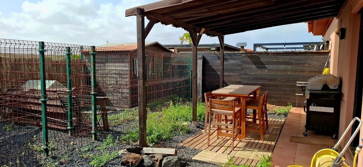 3 soverom Hus til salgs i Lajares med svømmebasseng - € 330 000 (Ref: 9659257)