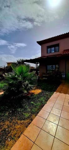 3 soverom Hus til salgs i Lajares, La Oliva med svømmebasseng - € 315 000 (Ref: 9659257)