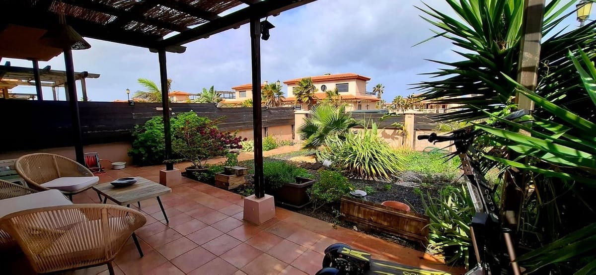 3 bedroom Townhouse for sale in Lajares with pool - € 315,000 (Ref: 9659257)