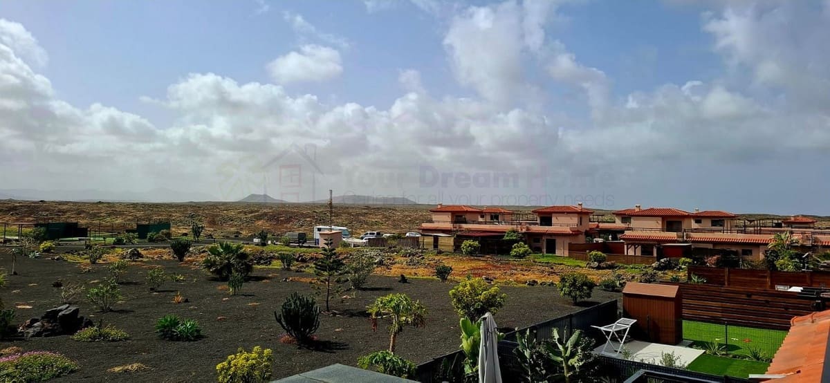 3 bedroom Townhouse for sale in Lajares with pool - € 315,000 (Ref: 9659257)