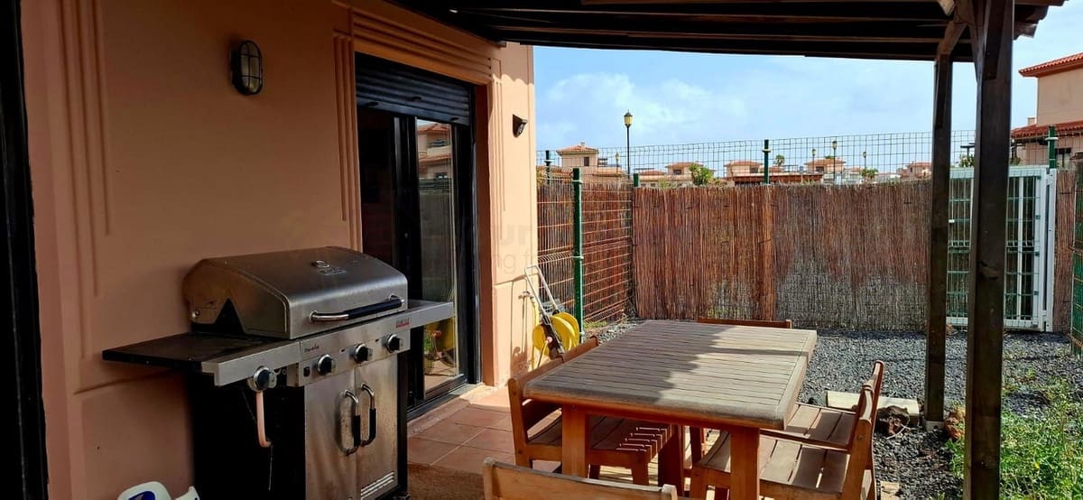 3 bedroom Townhouse for sale in Lajares with pool - € 315,000 (Ref: 9659257)