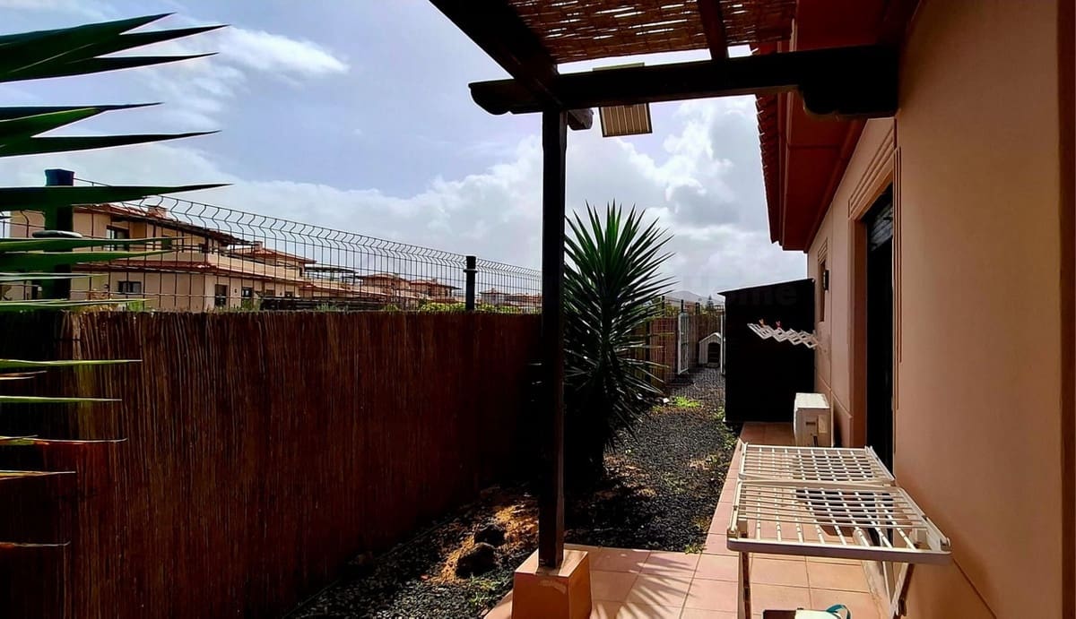 3 bedroom Townhouse for sale in Lajares with pool - € 315,000 (Ref: 9659257)