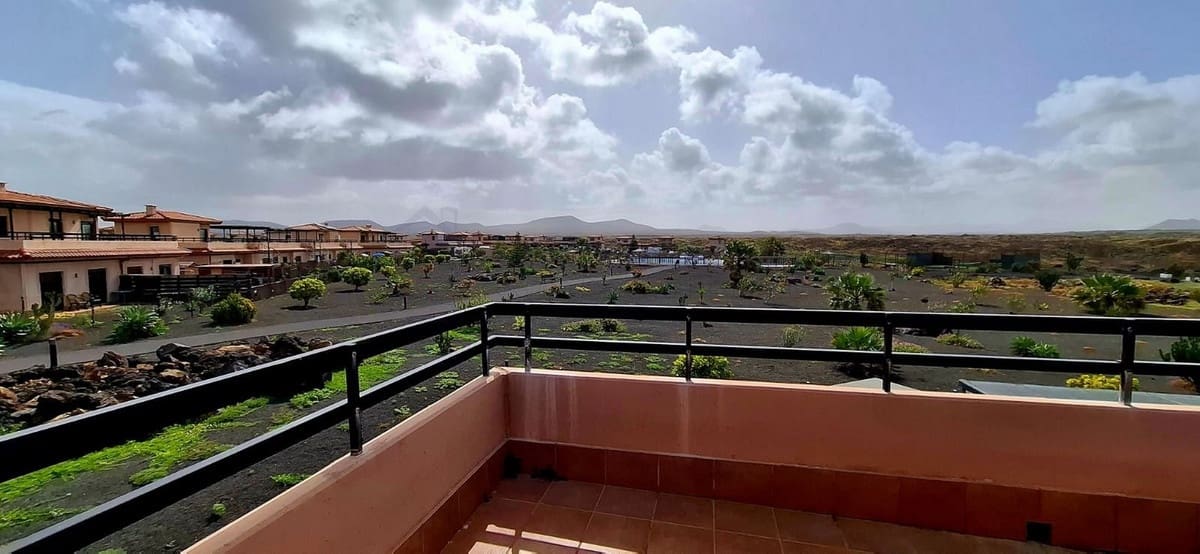 3 bedroom Townhouse for sale in Lajares with pool - € 315,000 (Ref: 9659257)