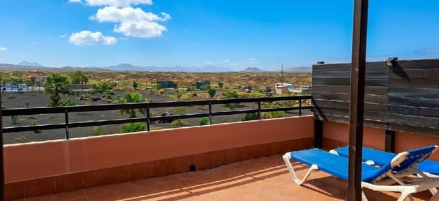 3 bedroom Townhouse for sale in Lajares, La Oliva with pool - € 295,000 (Ref: 9659257)