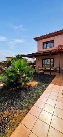 3 bedroom Townhouse for sale in Lajares, La Oliva with pool - € 295,000 (Ref: 9659257)