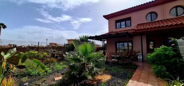 3 bedroom Townhouse for sale in Lajares, La Oliva with pool - € 295,000 (Ref: 9659257)