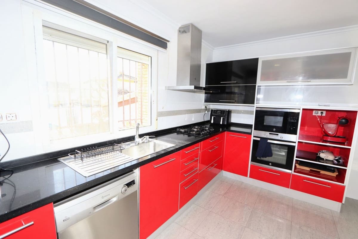 Chalet de 3 habitaciones en Sucina en venta con piscina - 299.500 € (Ref: 9659258)