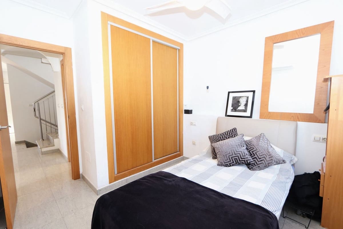 Chalet de 3 habitaciones en Sucina en venta con piscina - 299.500 € (Ref: 9659258)