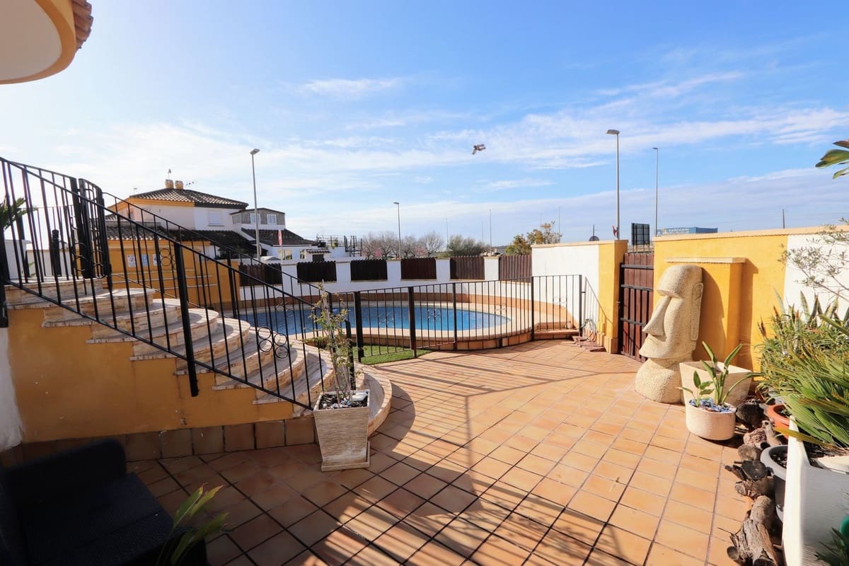 Chalet de 3 habitaciones en Sucina en venta con piscina - 299.500 € (Ref: 9659258)
