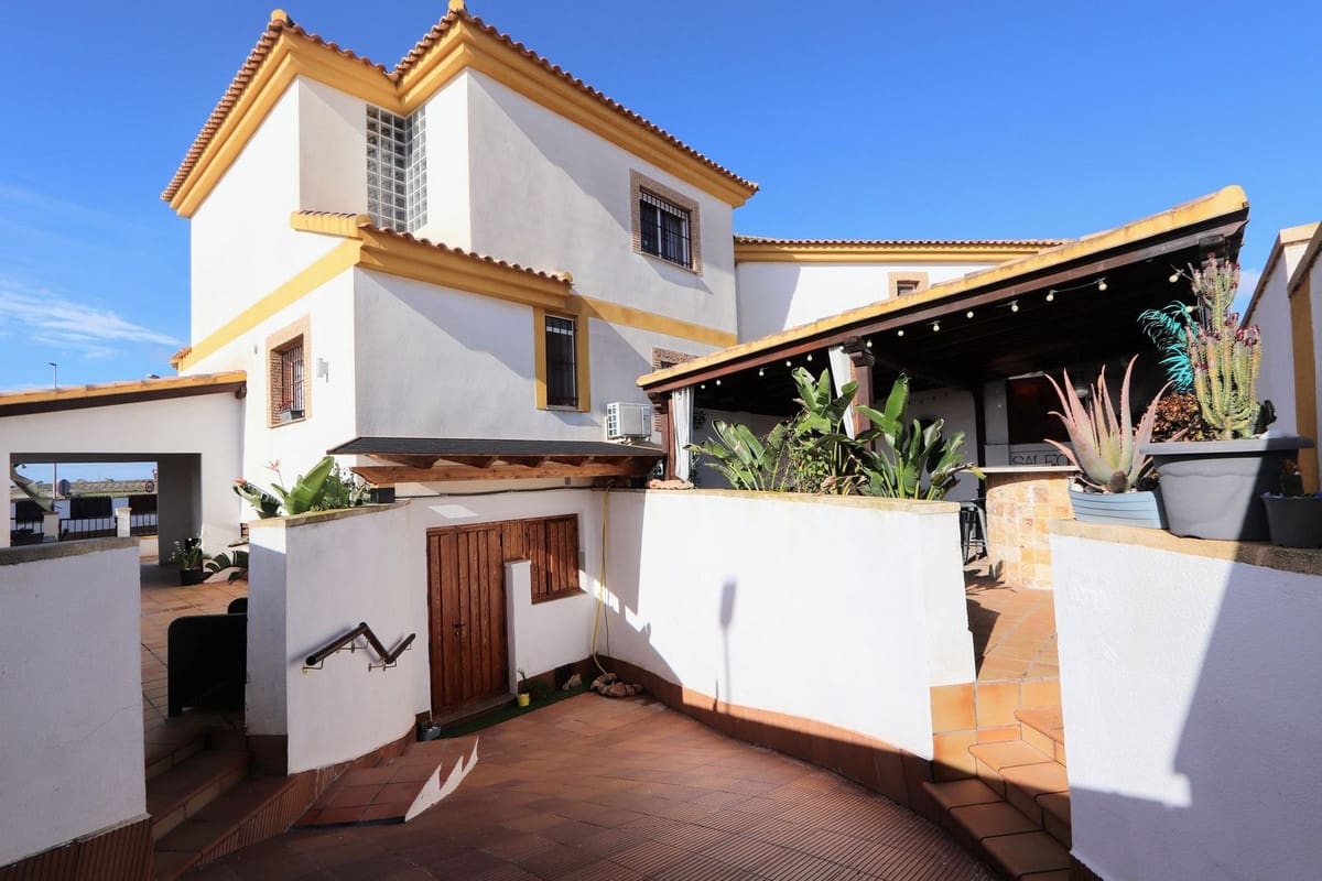 Chalet de 3 habitaciones en Sucina en venta con piscina - 299.500 € (Ref: 9659258)