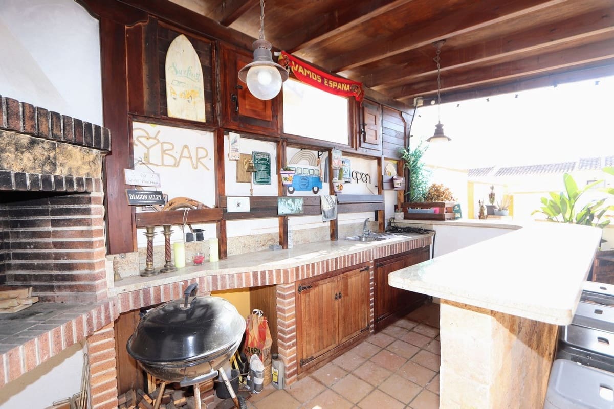 Chalet de 3 habitaciones en Sucina en venta con piscina - 299.500 € (Ref: 9659258)