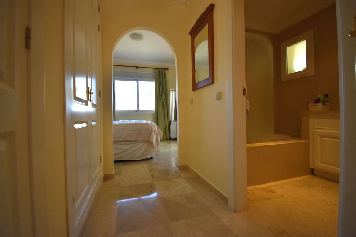 2 slaapkamer Appartement te koop in La Cala Hills met zwembad - € 359.000 (Ref: 9666288)