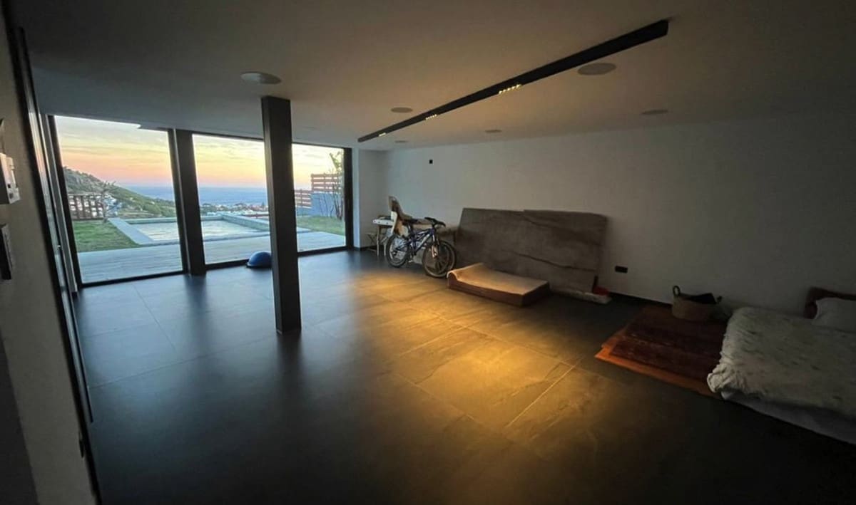 5 bedroom Villa for sale in Mijas with pool garage - € 1,600,000 (Ref: 9666307)