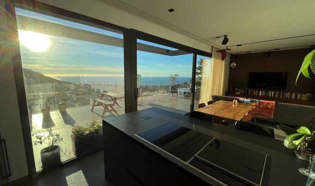 5 bedroom Villa for sale in Mijas with pool garage - € 1,600,000 (Ref: 9666307)